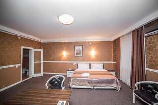 Отель Hotel Orto Asia Ош Двухместный номер с 1 кроватью или 2 отдельными кроватями (для 1-2 взрослых)-2