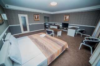 Отель Hotel Orto Asia Ош Двухместный номер с 1 кроватью или 2 отдельными кроватями (для 1-2 взрослых)-3